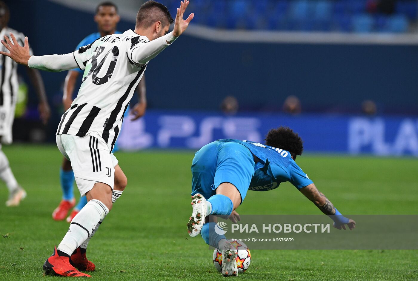 Футбол. Лига чемпионов. Матч "Зенит" - "Ювентус"