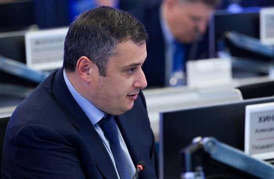 Рабочая встреча зампреда правительства РФ Д. Чернышенко с руководителями профильных комитетов Госдумы