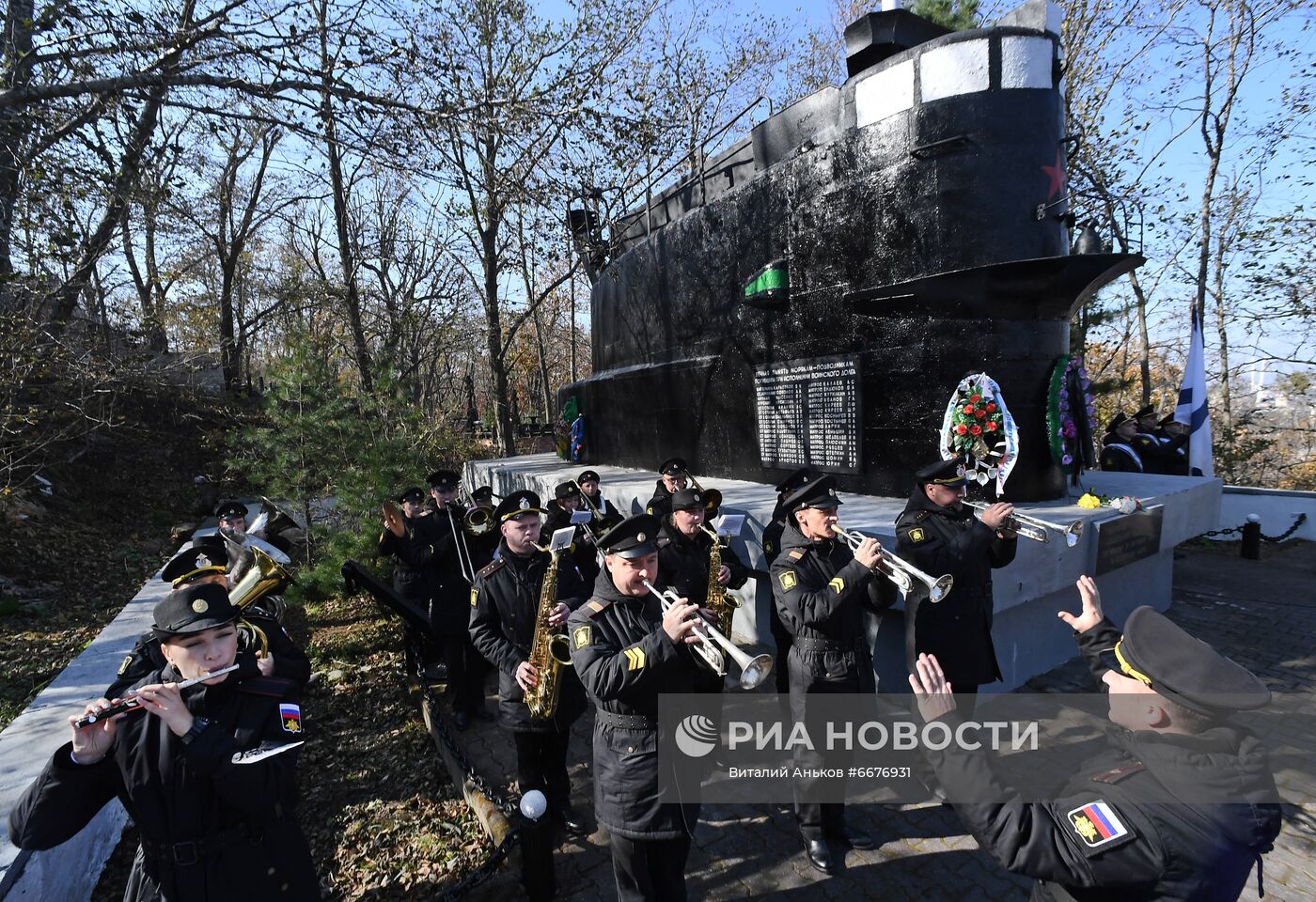 Памятный митинг в 40-ю годовщину со дня гибели подводной лодки С-178