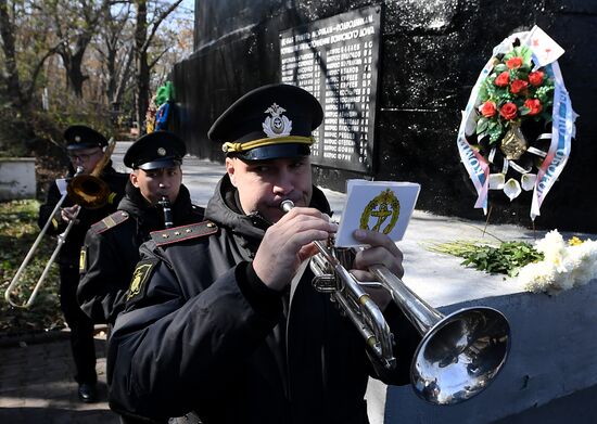 Памятный митинг в 40-ю годовщину со дня гибели подводной лодки С-178