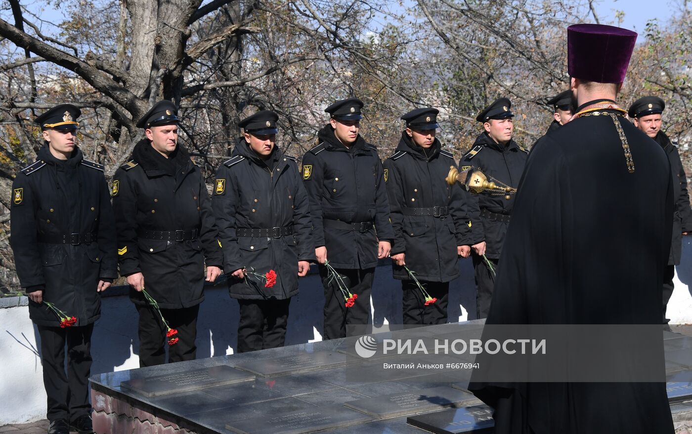 Памятный митинг в 40-ю годовщину со дня гибели подводной лодки С-178