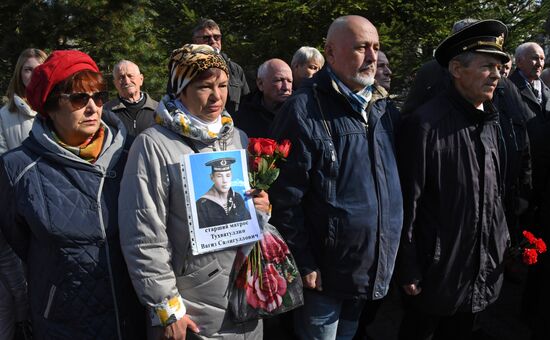 Памятный митинг в 40-ю годовщину со дня гибели подводной лодки С-178