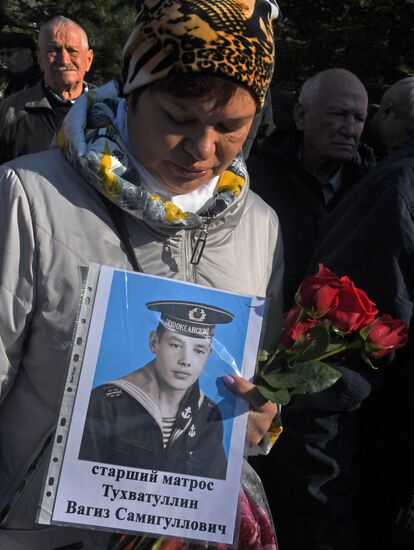 Памятный митинг в 40-ю годовщину со дня гибели подводной лодки С-178