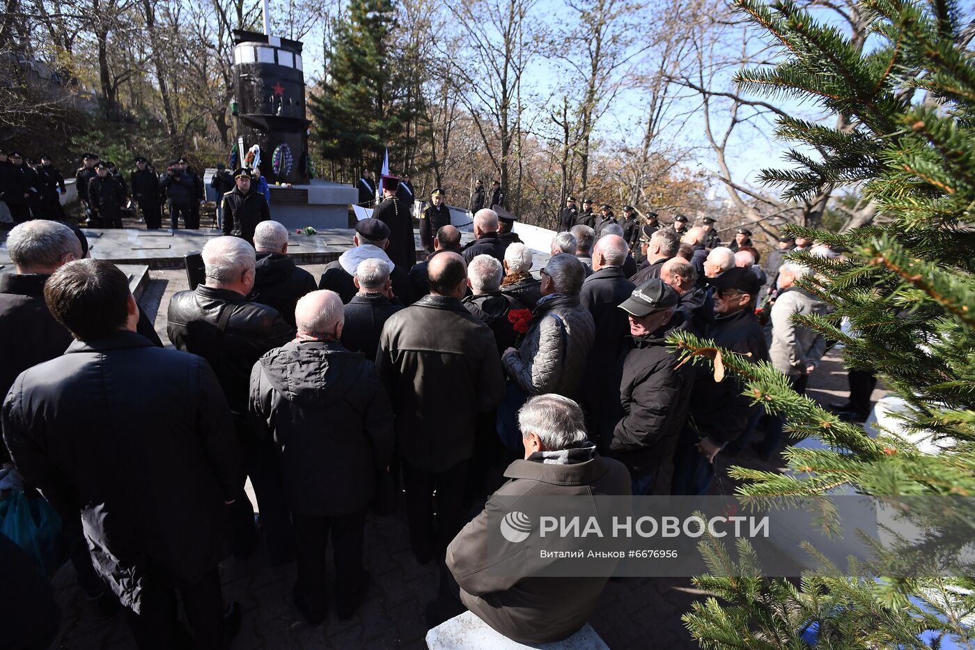 Памятный митинг в 40-ю годовщину со дня гибели подводной лодки С-178