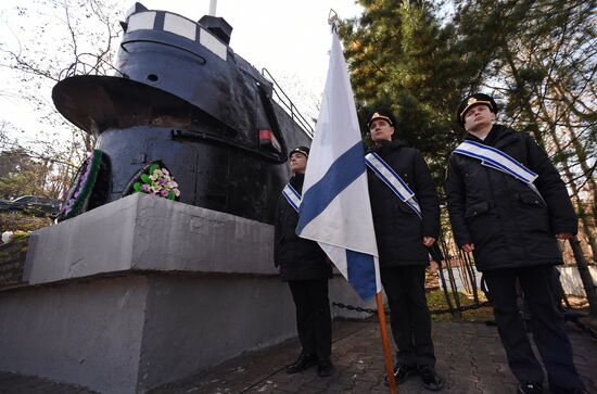 Памятный митинг в 40-ю годовщину со дня гибели подводной лодки С-178