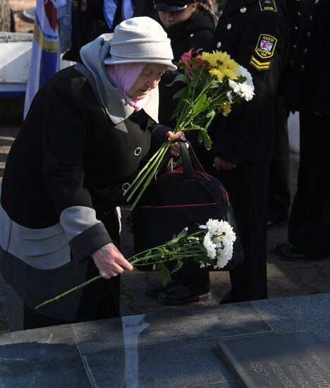 Памятный митинг в 40-ю годовщину со дня гибели подводной лодки С-178