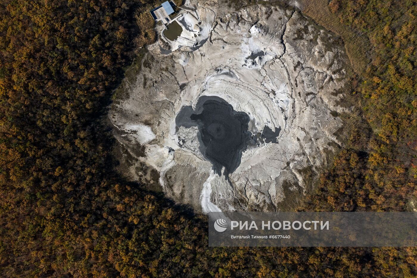 Грязевой вулкан Шуго в Краснодарском крае