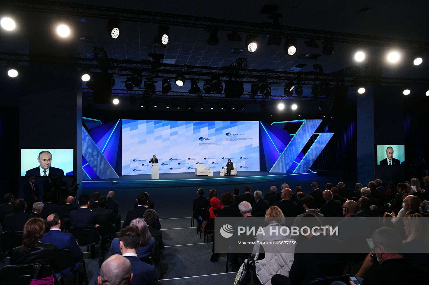 Президент РФ В. Путин принял участие в заседании клуба "Валдай"