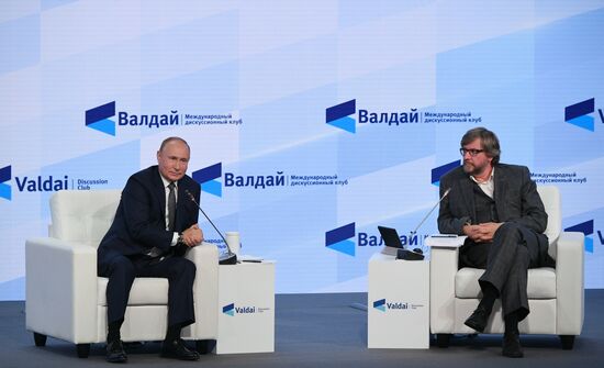Президент РФ В. Путин принял участие в заседании клуба "Валдай"