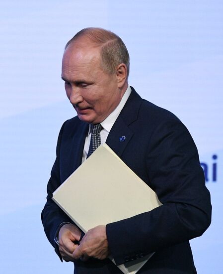 Президент РФ В. Путин принял участие в заседании клуба "Валдай"