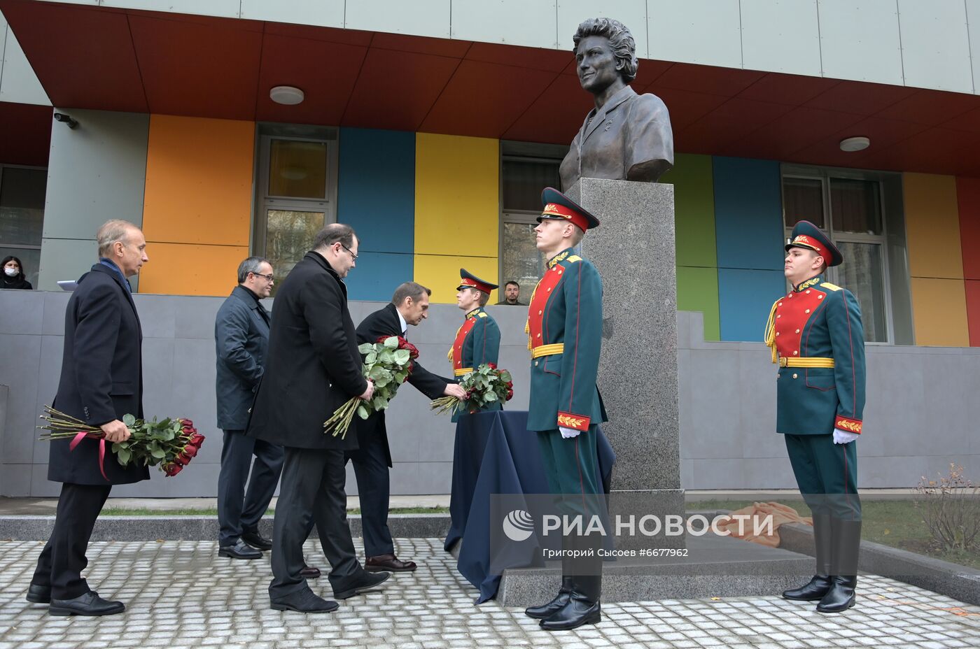 Открытие памятника-бюста советской разведчице Н. В. Троян