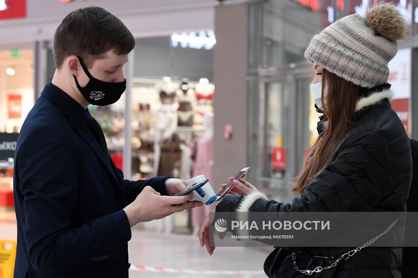 Проверка QR-кодов в общественных местах Казани