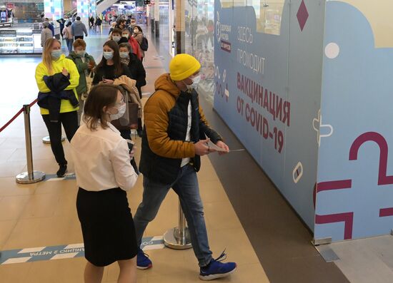 Вакцинация от COVID-19 в Москве 