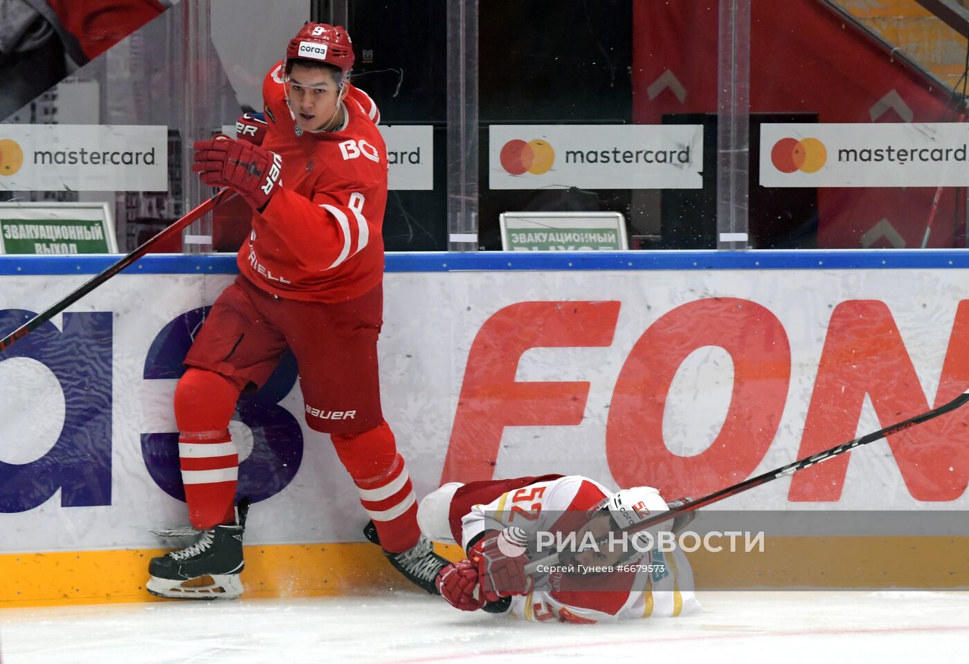 Хоккей. КХЛ. Матч "Спартак" - "Куньлунь"