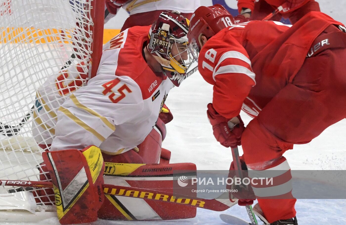 Хоккей. КХЛ. Матч "Спартак" - "Куньлунь"