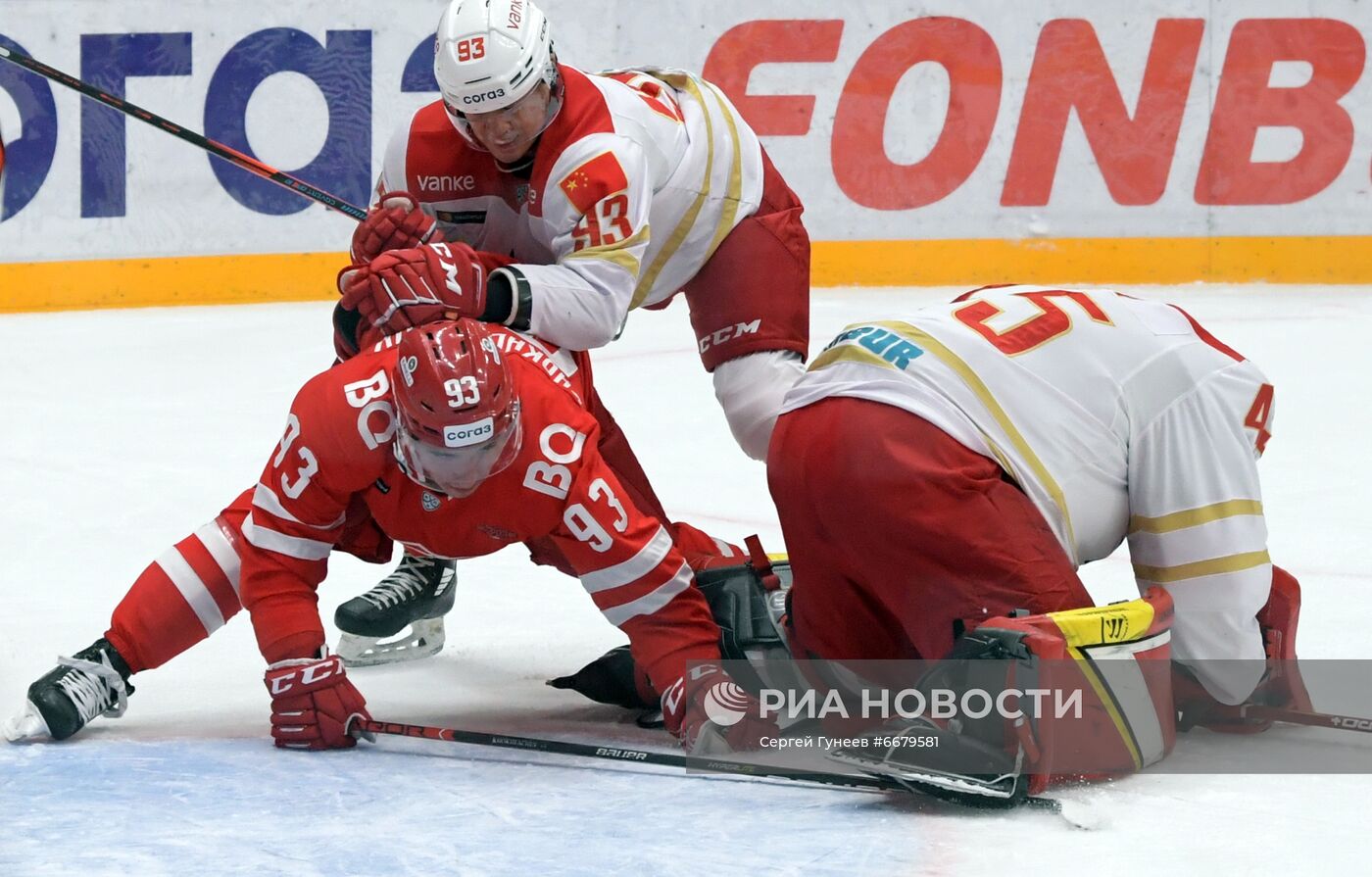Хоккей. КХЛ. Матч "Спартак" - "Куньлунь"