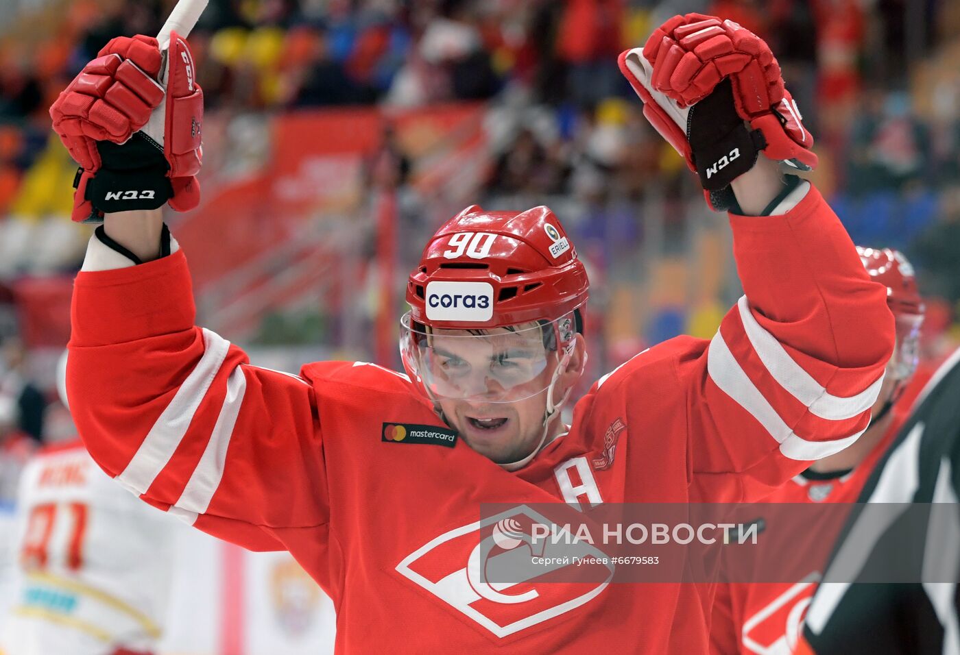 Хоккей. КХЛ. Матч "Спартак" - "Куньлунь"