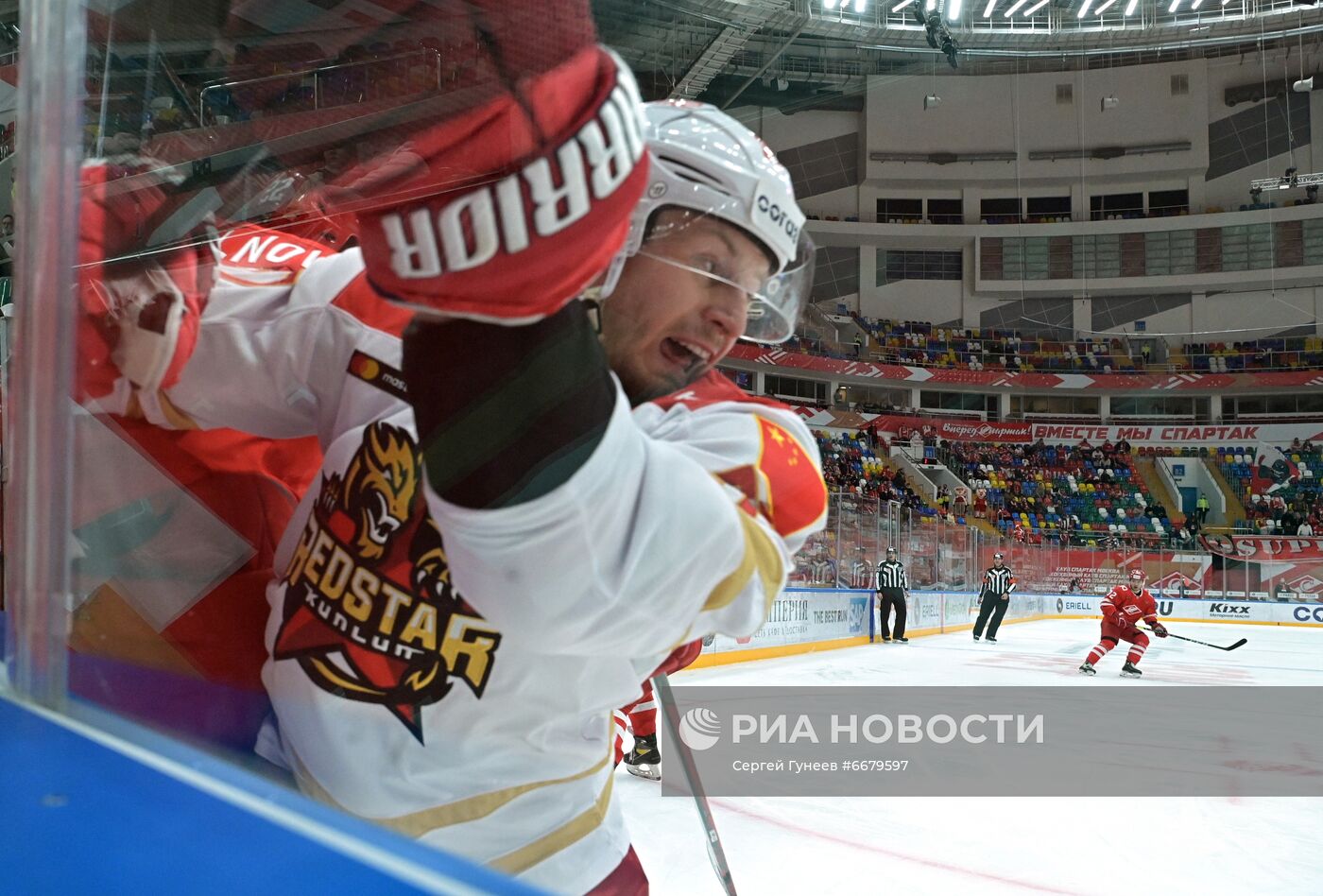 Хоккей. КХЛ. Матч "Спартак" - "Куньлунь"