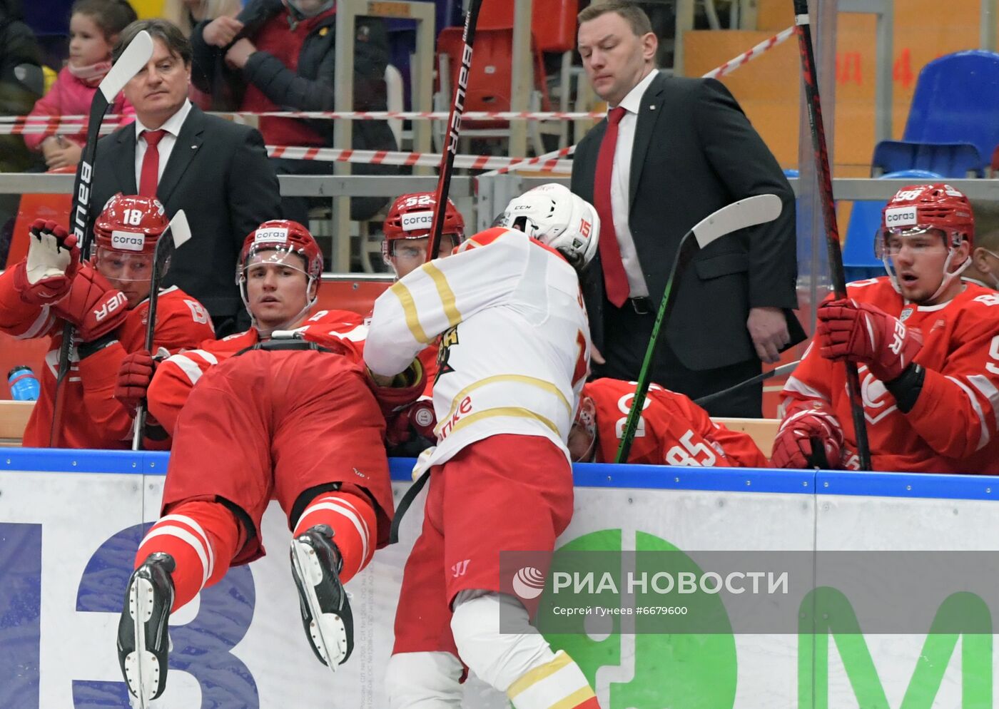 Хоккей. КХЛ. Матч "Спартак" - "Куньлунь"