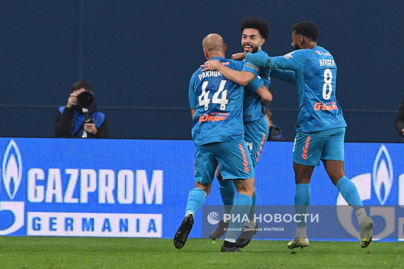 Футбол. РПЛ. Матч "Зенит" - "Спартак"