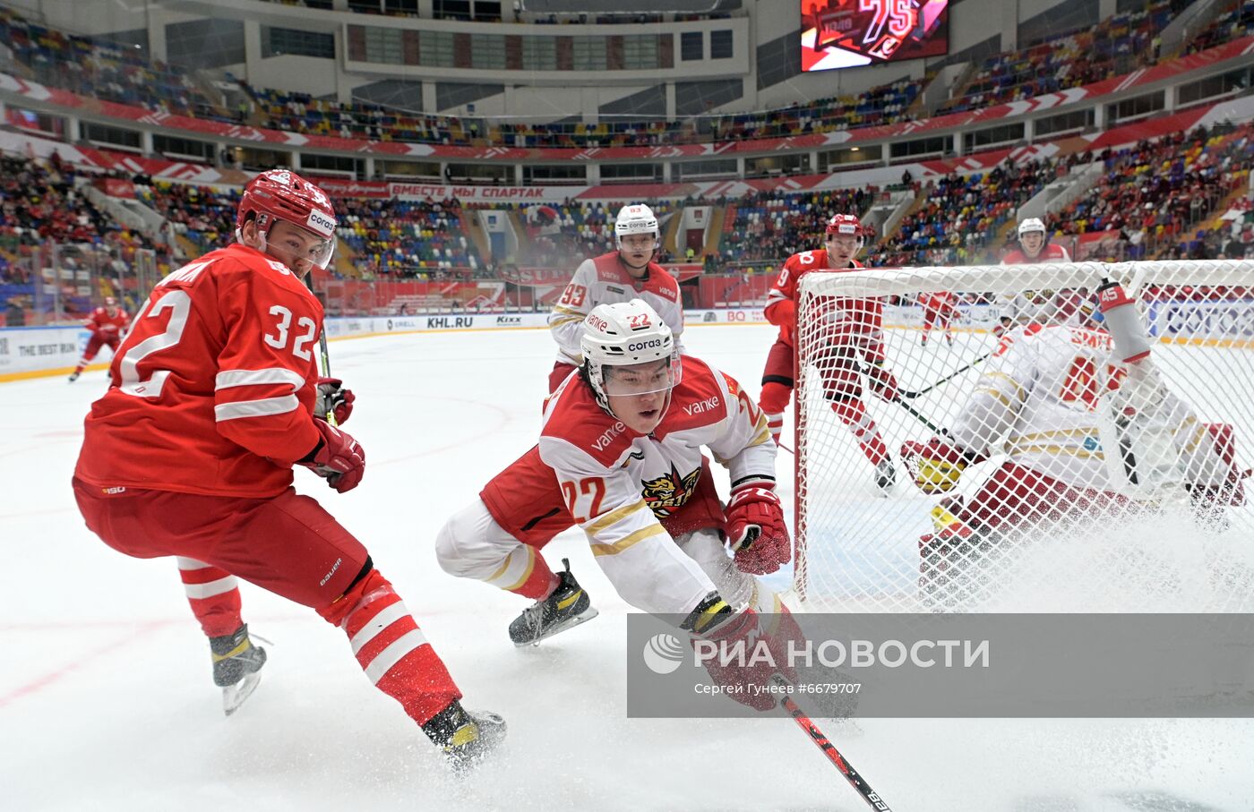Хоккей. КХЛ. Матч "Спартак" - "Куньлунь"