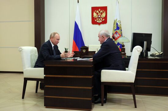 Президент РФ В. Путин встретился с руководителем ФТС В. Булавиным