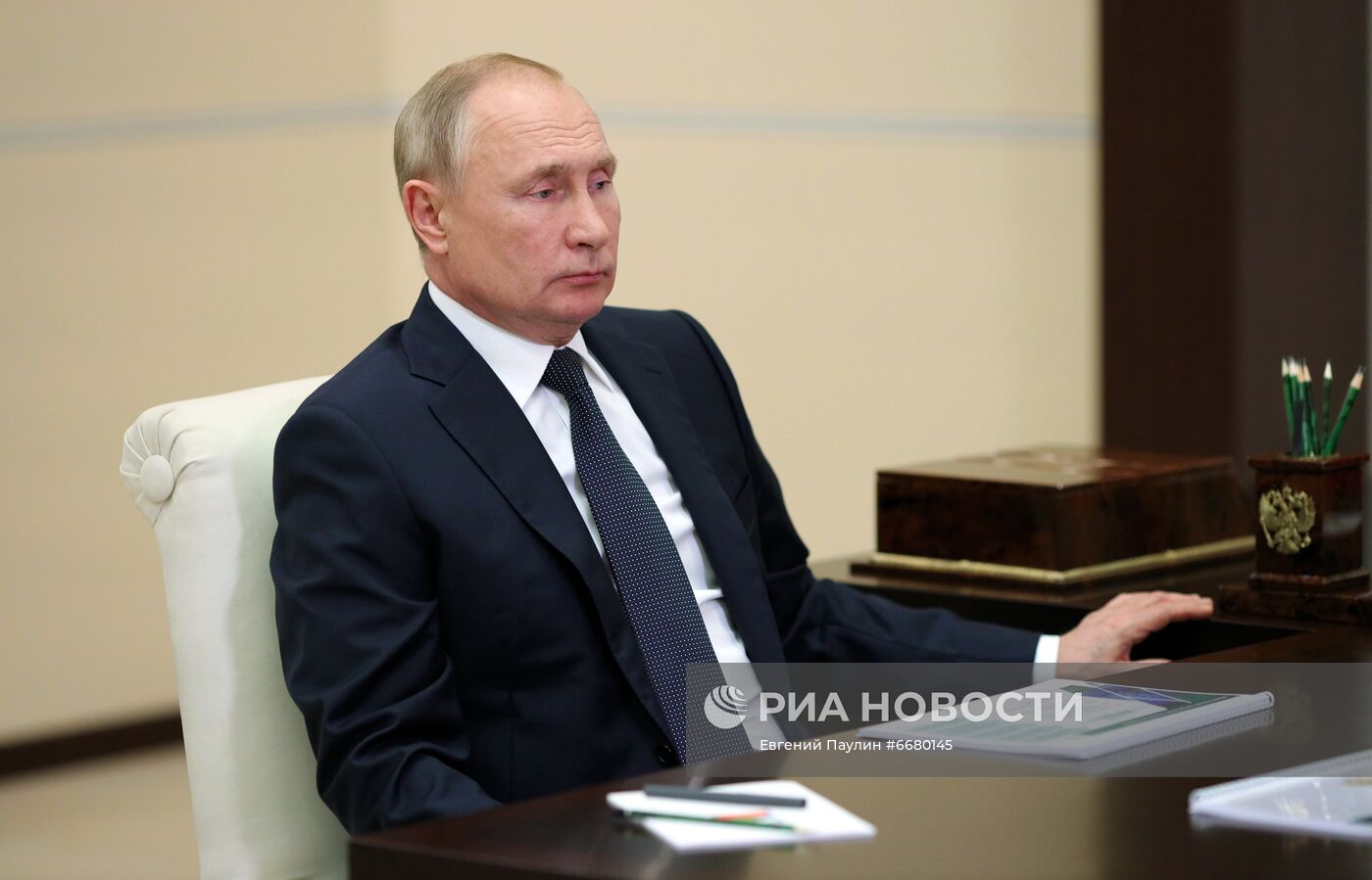 Президент РФ В. Путин встретился с руководителем ФТС В. Булавиным