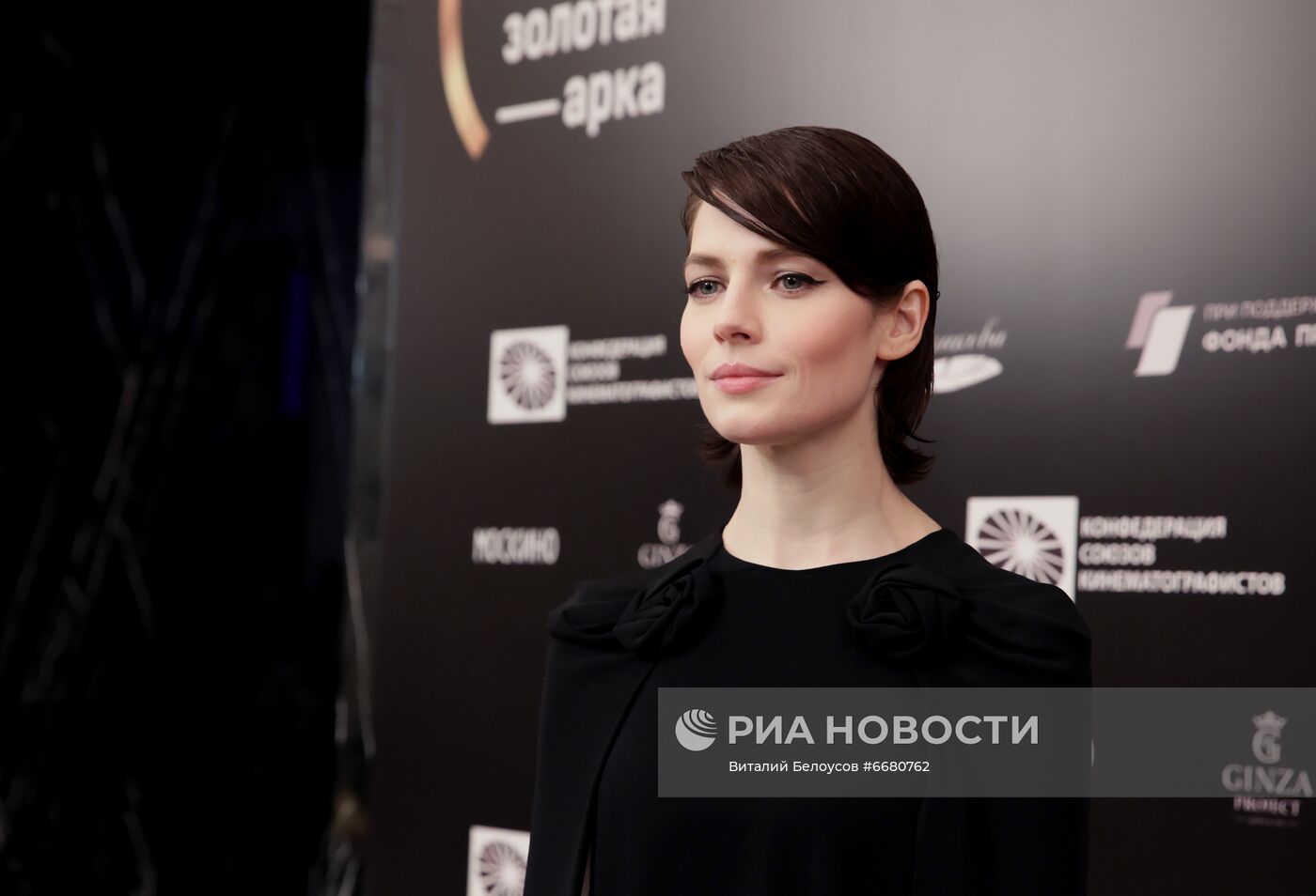Ежегодная Международная кинематографическая премия "Восток – Запад. Золотая арка"
