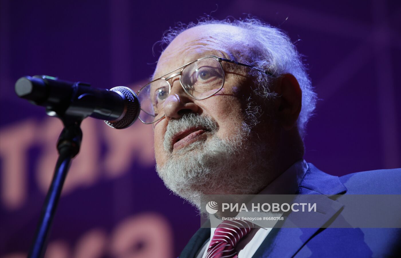 Ежегодная Международная кинематографическая премия "Восток – Запад. Золотая арка"