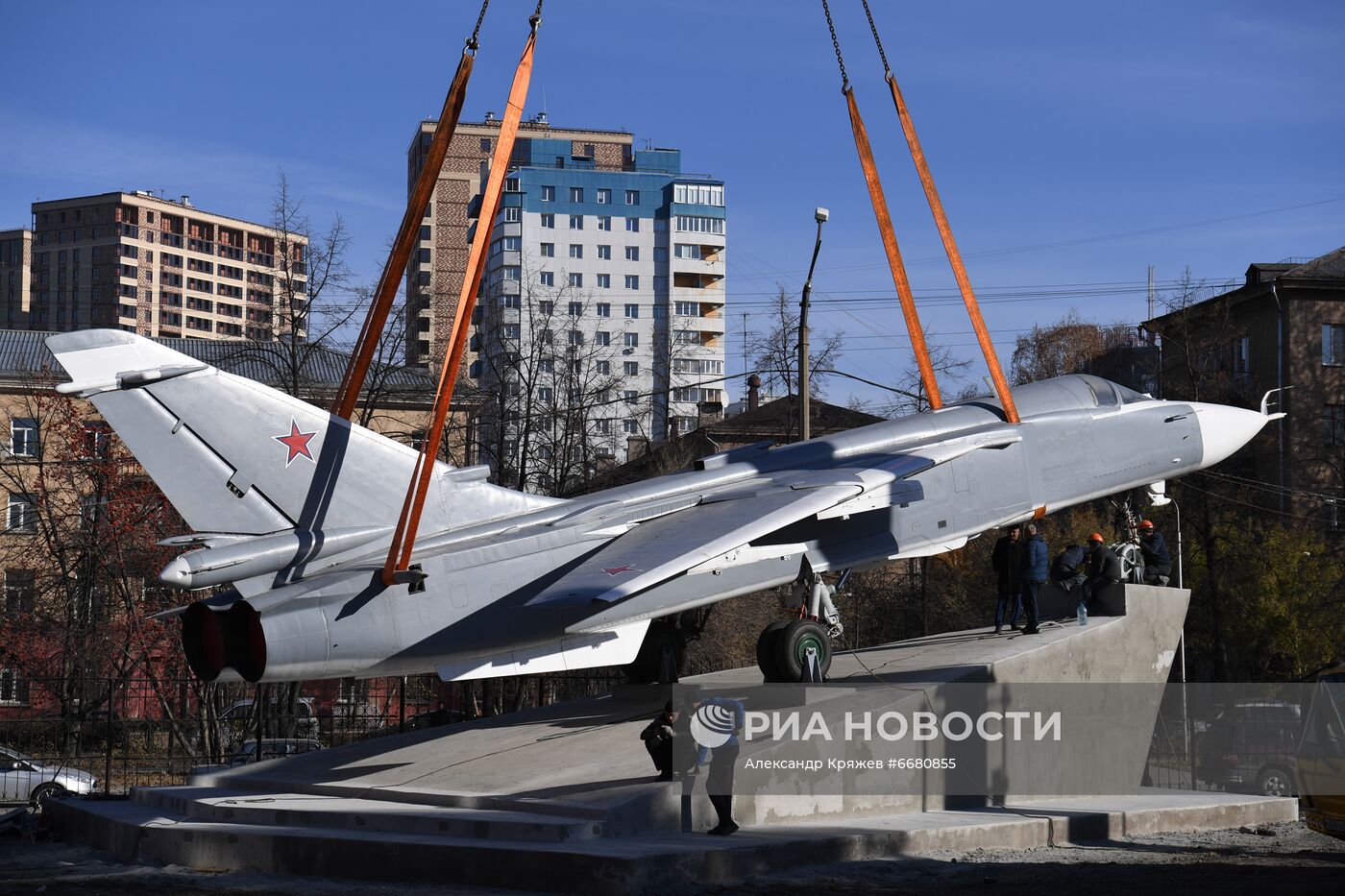 Открытие самолета-памятника Су-24 на территории НГТУ | РИА Новости Медиабанк