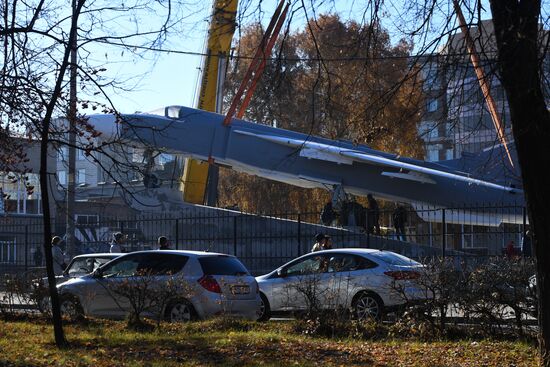 Открытие самолета-памятника Су-24 на территории НГТУ