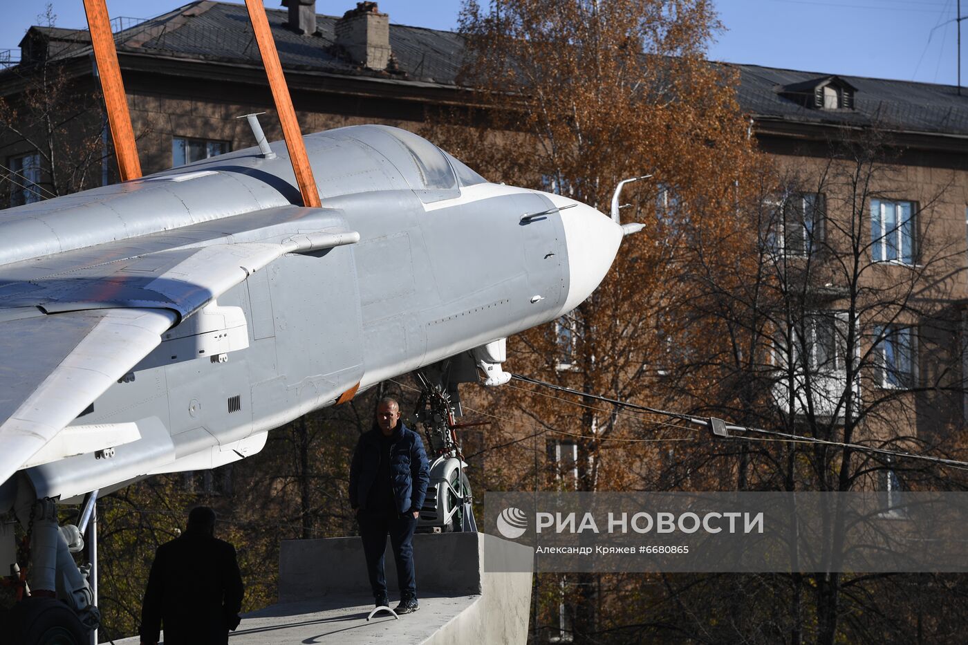 Открытие самолета-памятника Су-24 на территории НГТУ