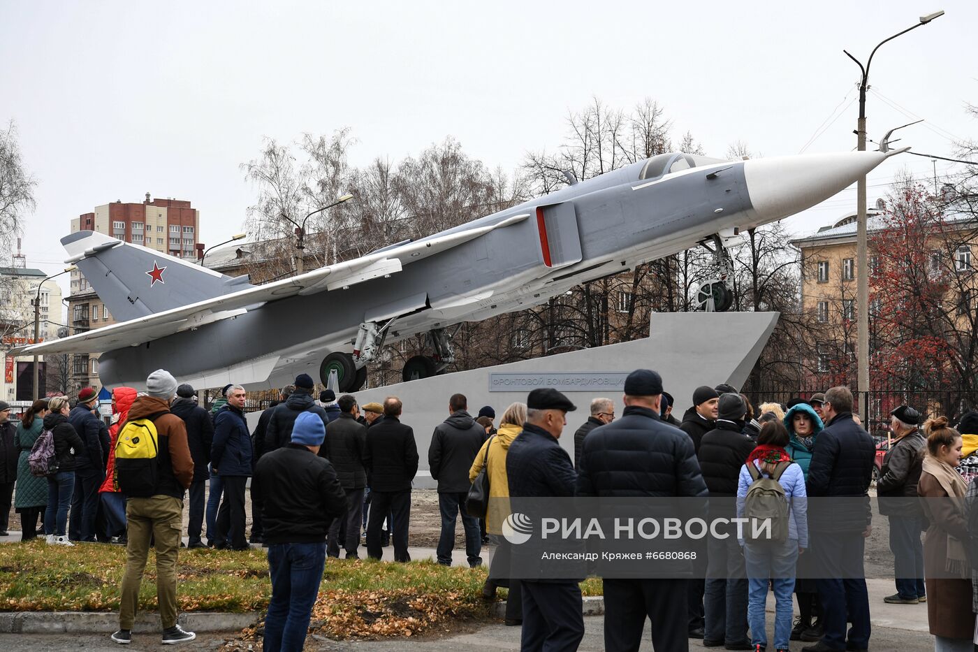 Открытие самолета-памятника Су-24 на территории НГТУ