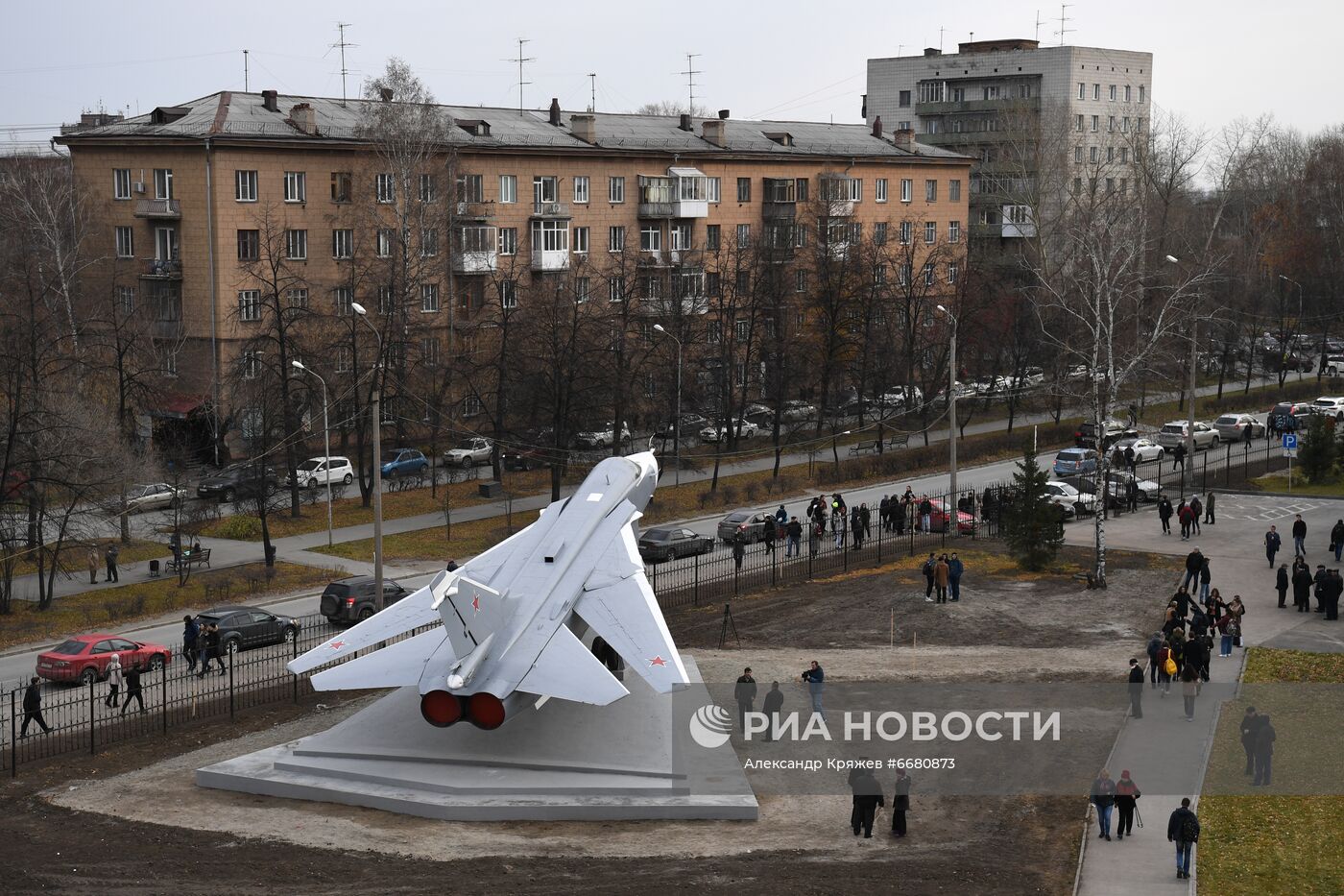 Открытие самолета-памятника Су-24 на территории НГТУ