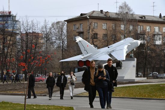 Открытие самолета-памятника Су-24 на территории НГТУ