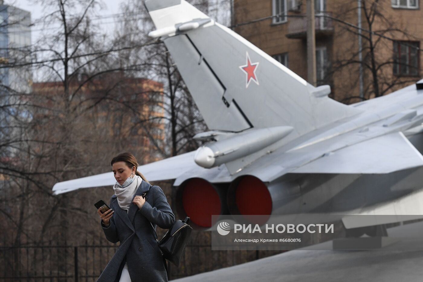 Открытие самолета-памятника Су-24 на территории НГТУ