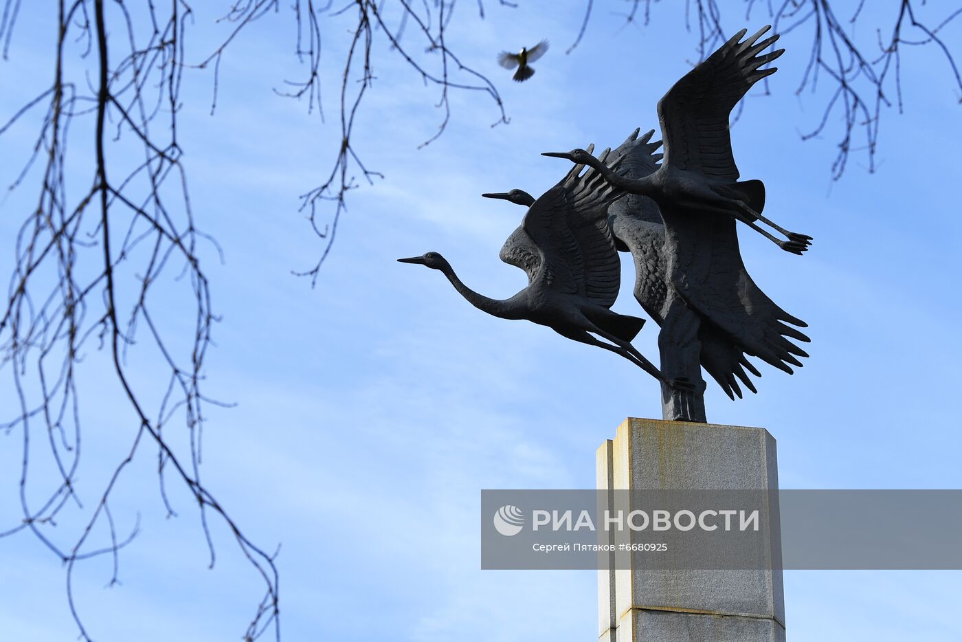 Памятные мероприятия у Театрального центра на Дубровке