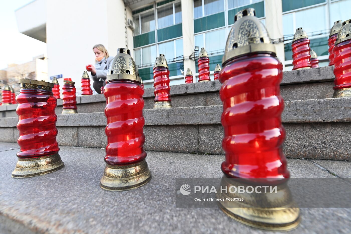 Памятные мероприятия у Театрального центра на Дубровке