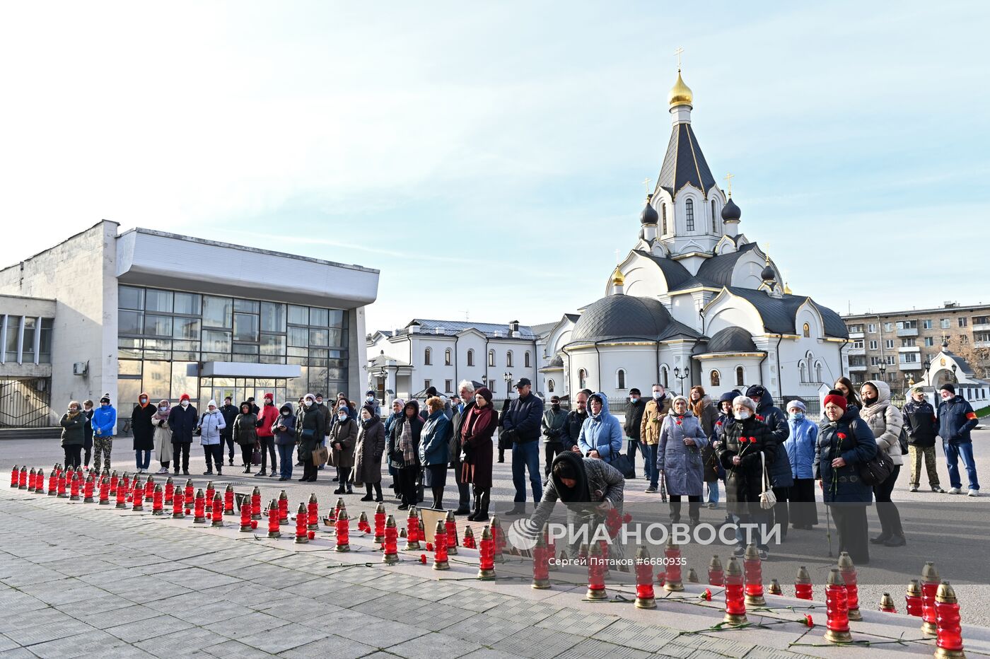 Памятные мероприятия у Театрального центра на Дубровке