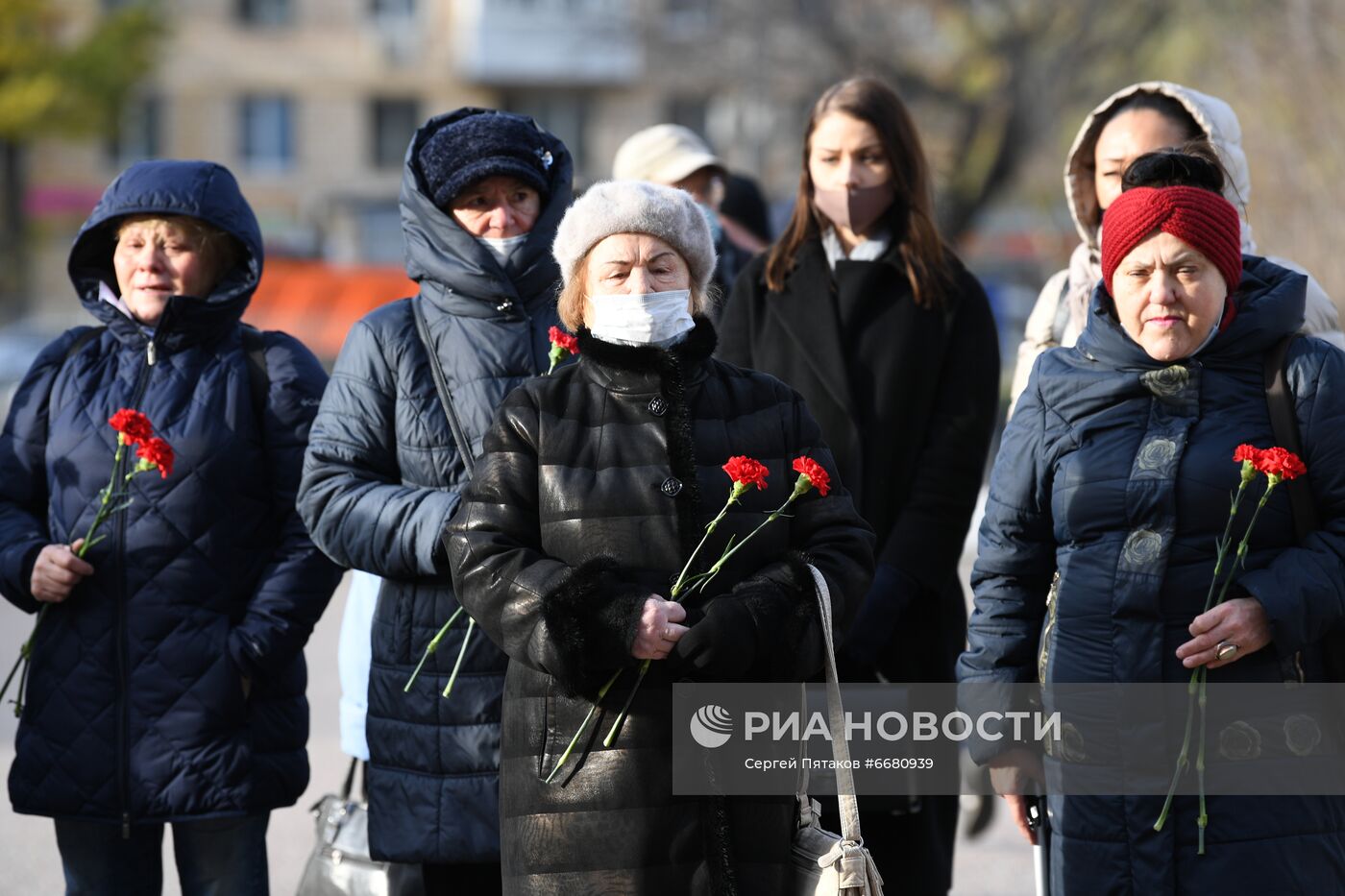 Памятные мероприятия у Театрального центра на Дубровке