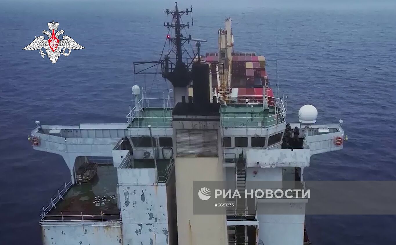 Освобождение российскими моряками контейнеровоза в Гвинейском заливе