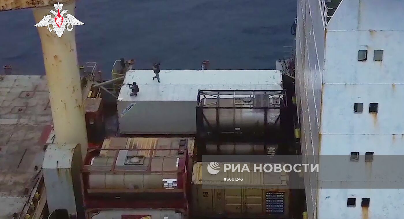 Освобождение российскими моряками контейнеровоза в Гвинейском заливе