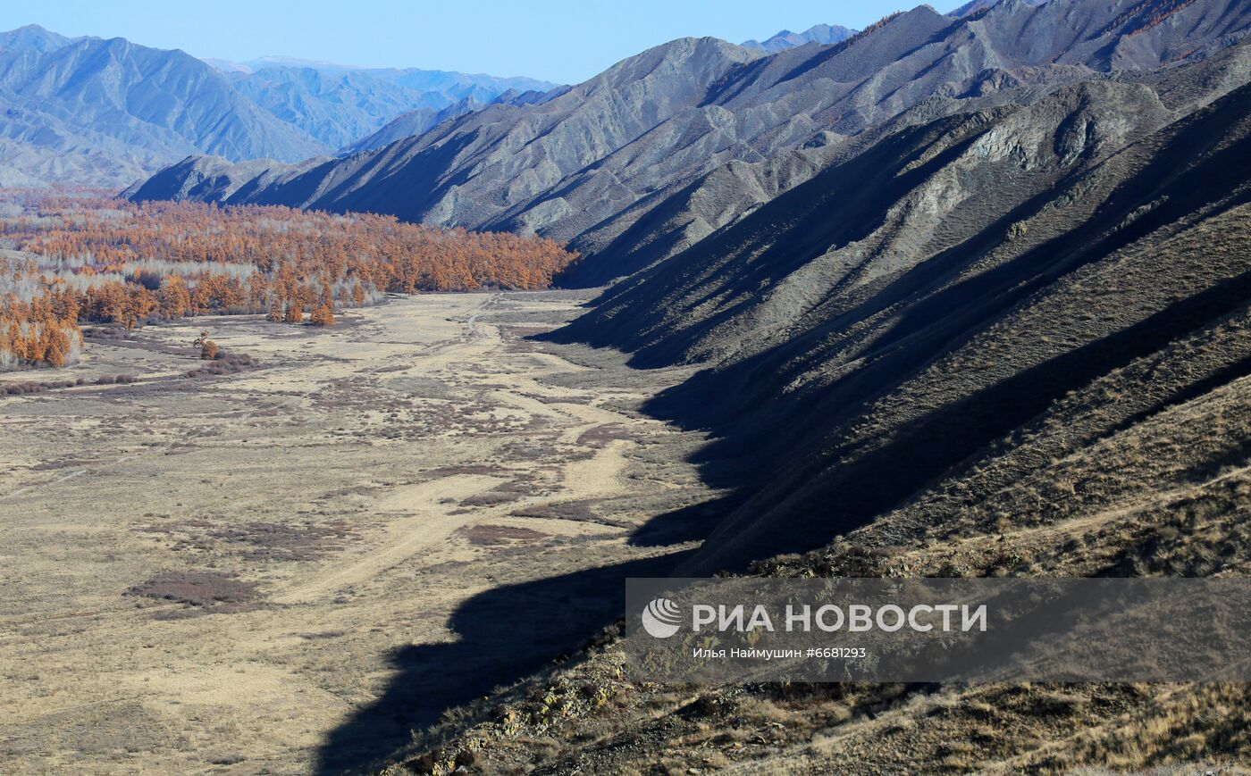 Ландшафты среднегорья на западе Тувы