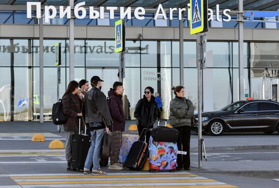Работа аэропорта в Симферополе на фоне коронавирусных ограничений в Крыму