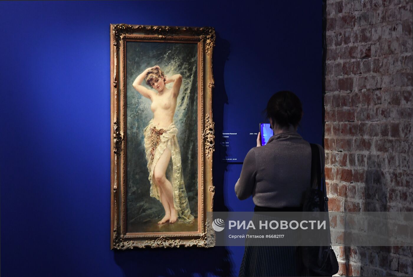 Презентация лотов русских торгов аукционного дома Sotheby's