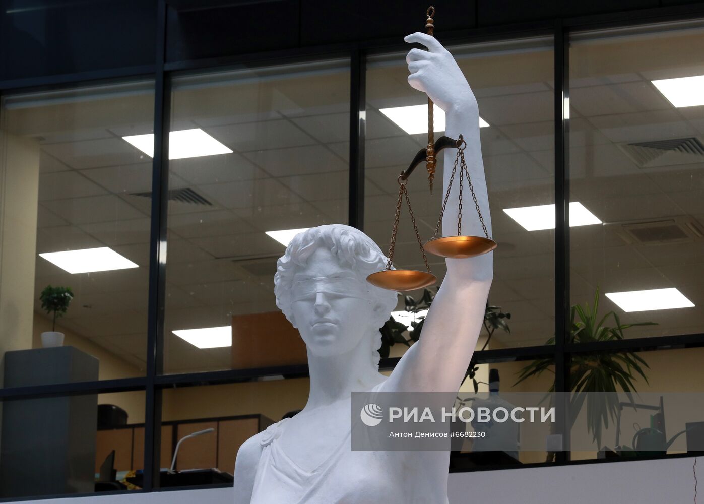 Рассмотрение жалобы на арест калининградских врачей, обвиняемых в смерти младенца