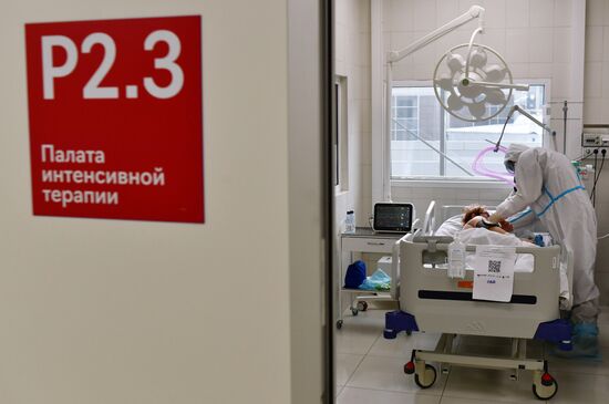 Лечение больных с COVID-19 в резервном госпитале в АТЦ "Москва"