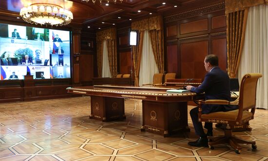 Зампред Совбеза РФ Д. Медведев провел заседание президиума Совета при президенте РФ по науке и образованию