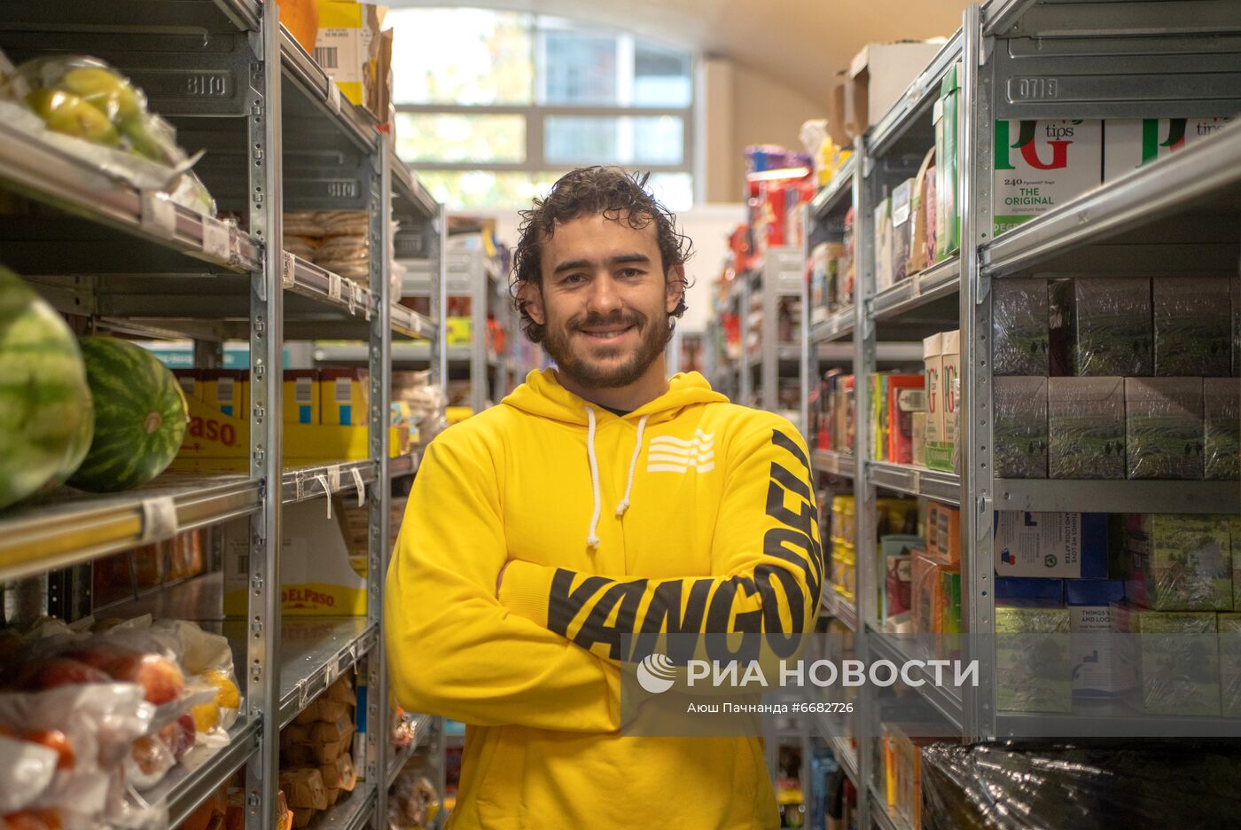 Работа сервисов "Яндекс.Лавка" и Yango Deli в Москве и Лондоне