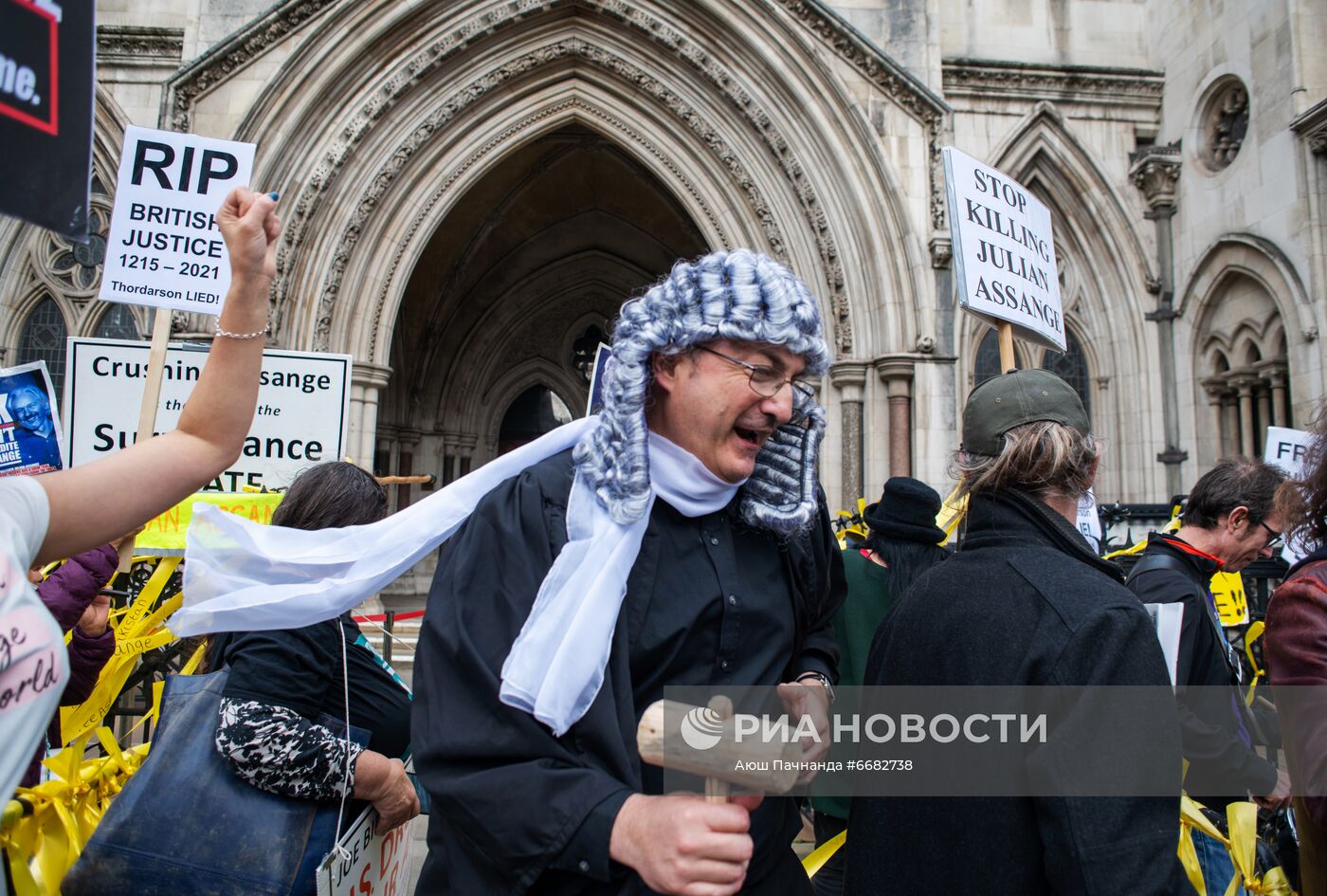 Акция в поддержку Д. Ассанжа в Лондоне